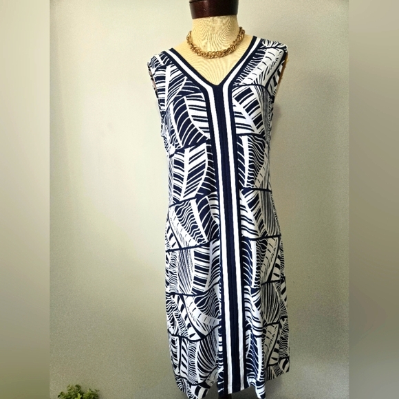TOMMY BAHAMA Navy and White Stretchy Leaf Print Dress. Size Medium - Picture 1 of 13